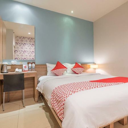 Aswin Hotel And Spa Makassar Buitenkant foto