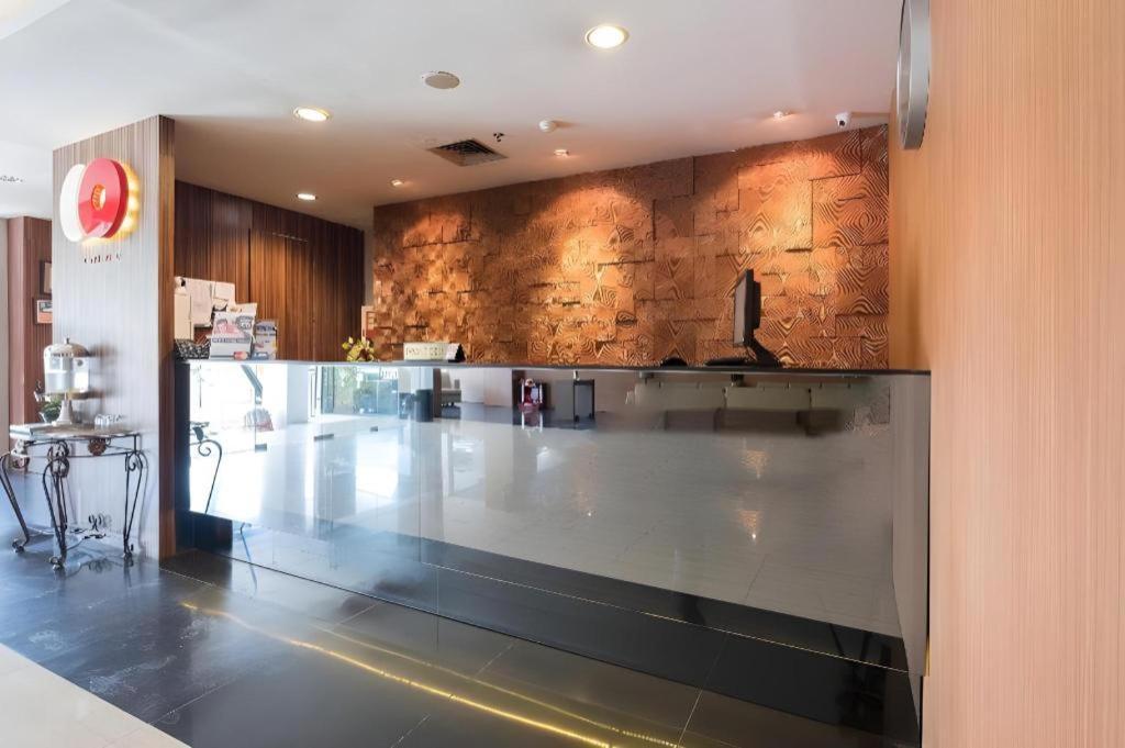 Aswin Hotel And Spa Makassar Buitenkant foto
