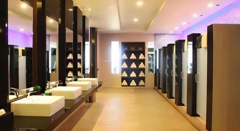 Aswin Hotel And Spa Makassar Buitenkant foto