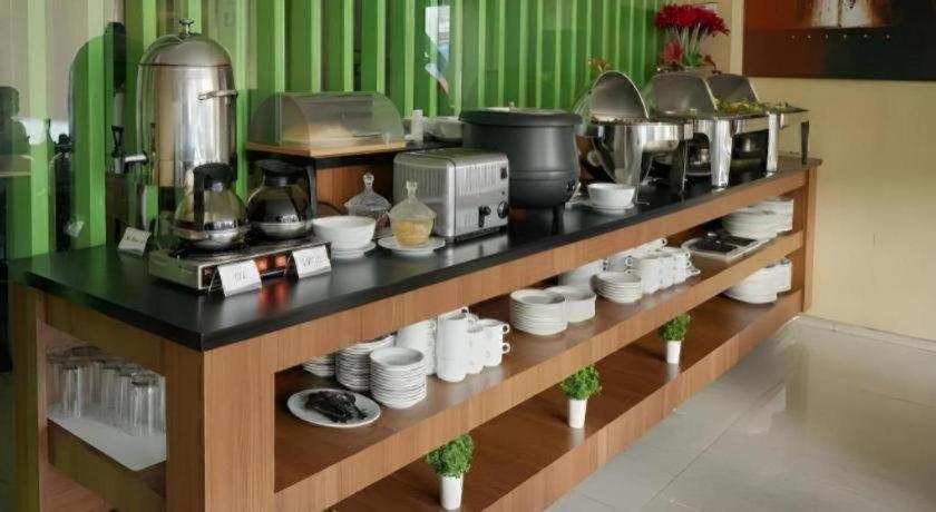 Aswin Hotel And Spa Makassar Buitenkant foto