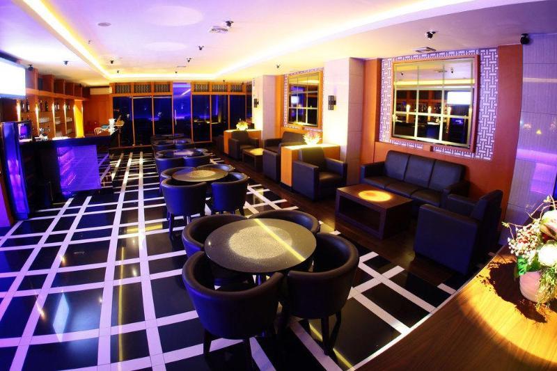 Aswin Hotel And Spa Makassar Buitenkant foto