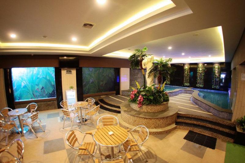 Aswin Hotel And Spa Makassar Buitenkant foto