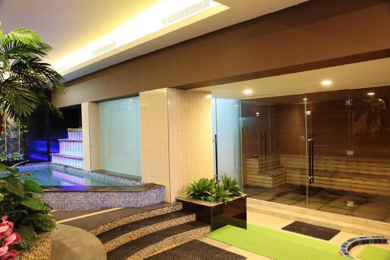 Aswin Hotel And Spa Makassar Buitenkant foto