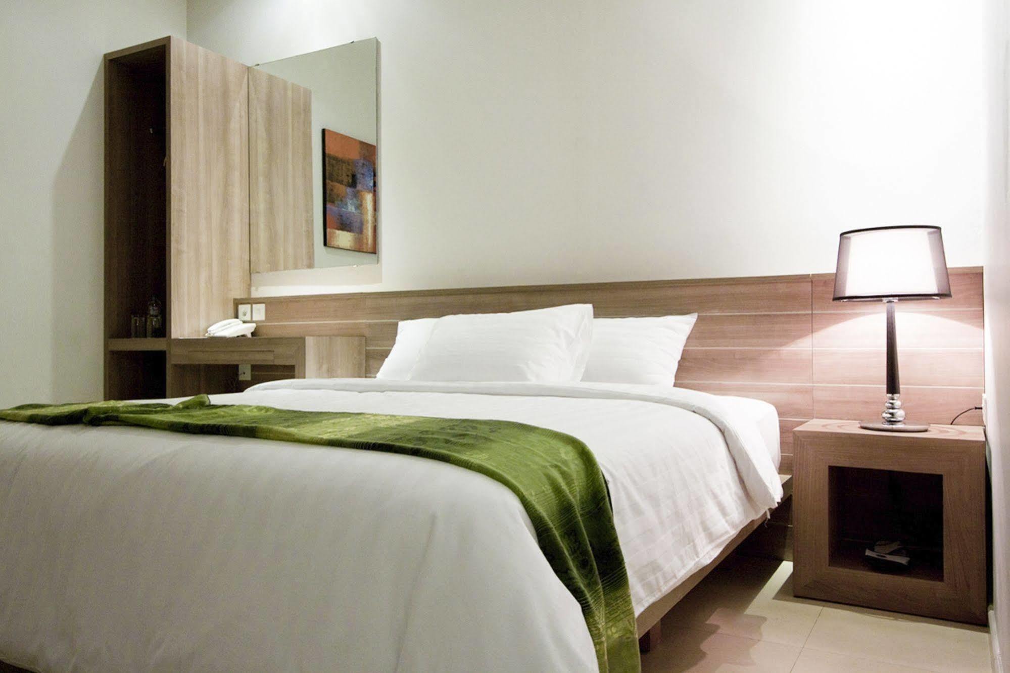 Aswin Hotel And Spa Makassar Buitenkant foto