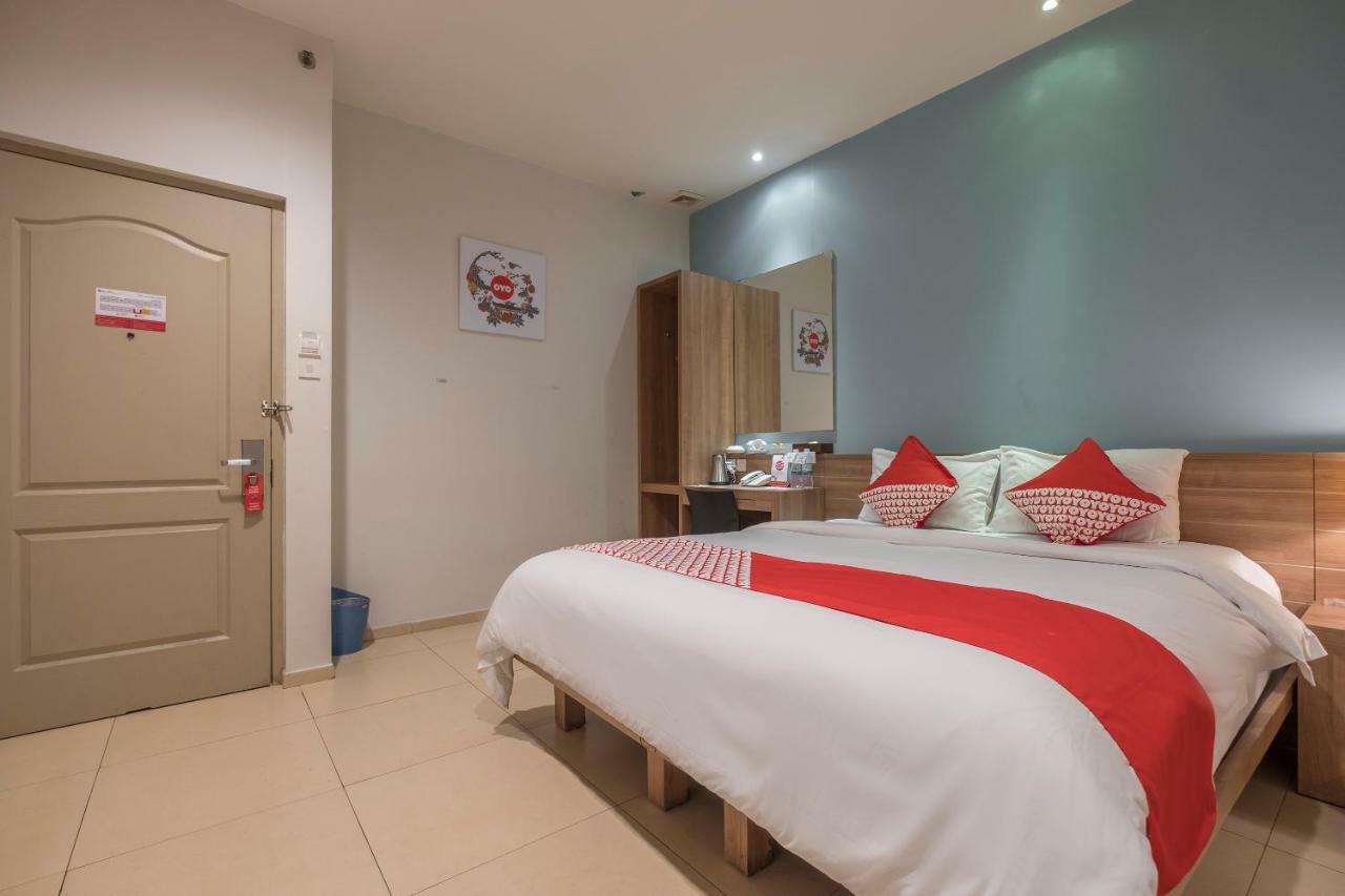 Aswin Hotel And Spa Makassar Buitenkant foto