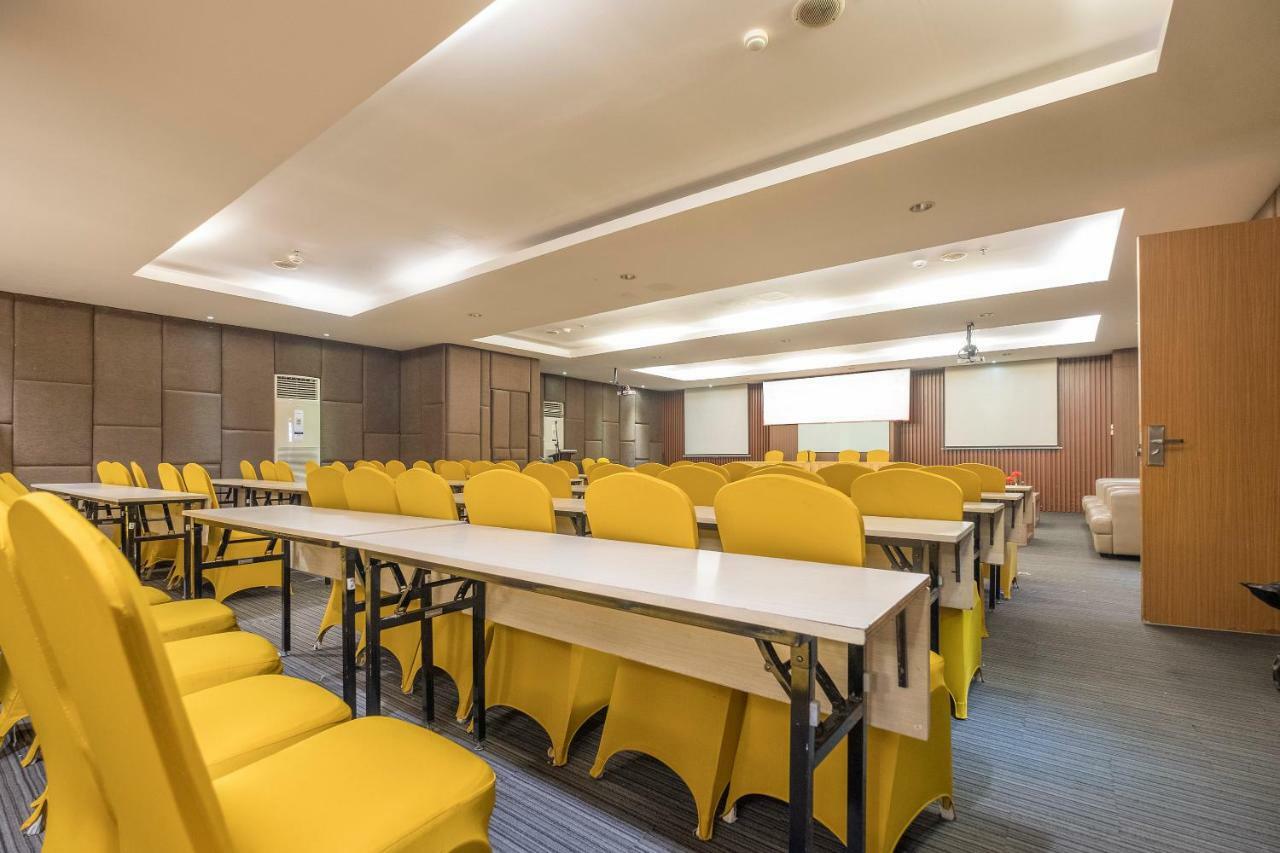 Aswin Hotel And Spa Makassar Buitenkant foto