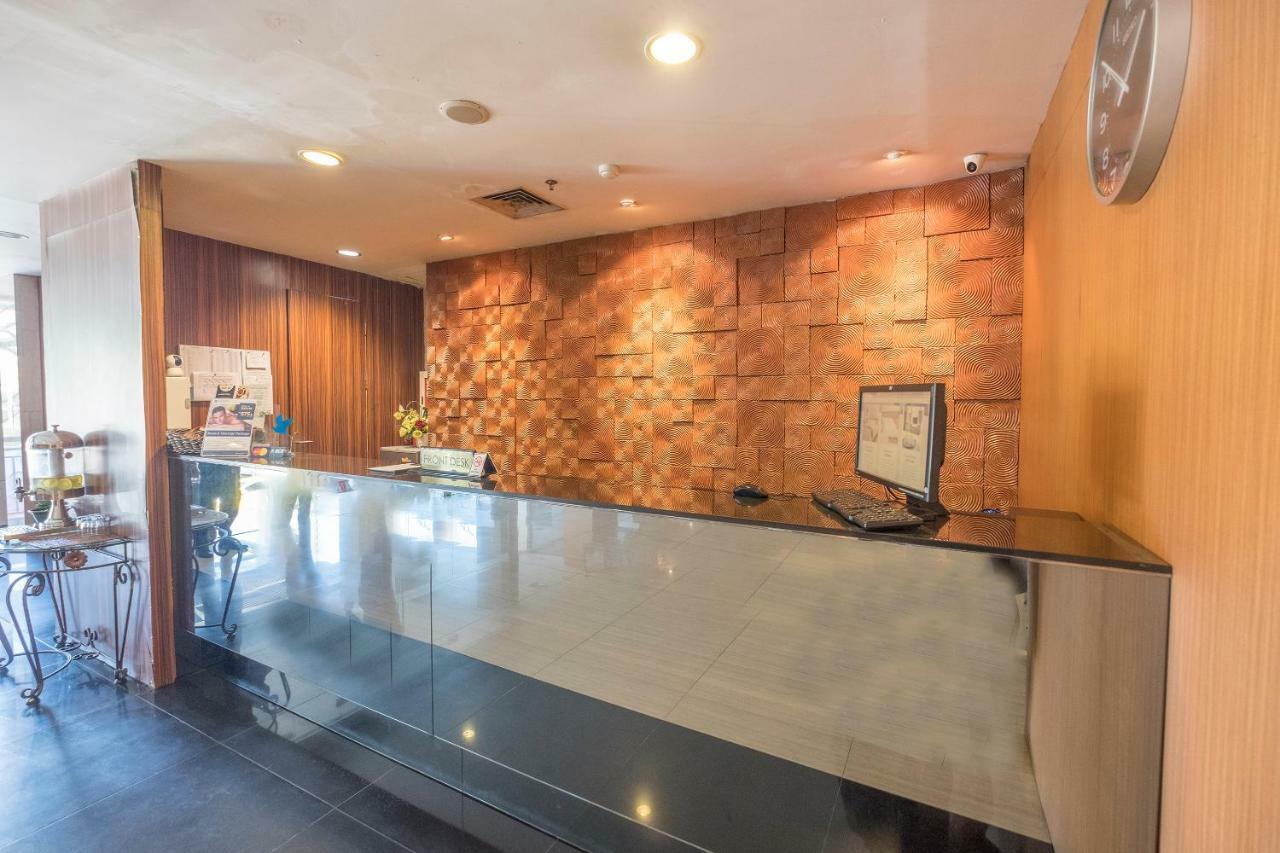 Aswin Hotel And Spa Makassar Buitenkant foto