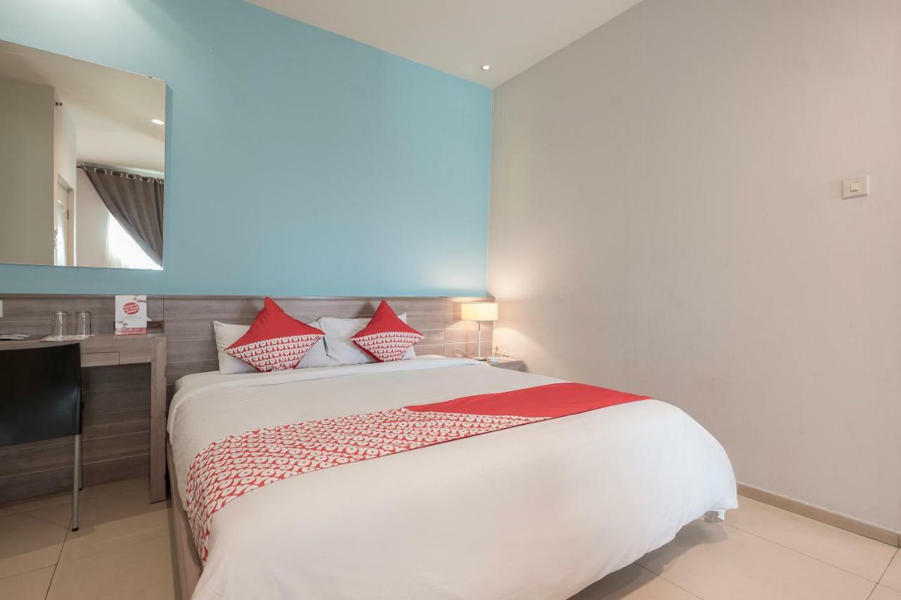 Aswin Hotel And Spa Makassar Buitenkant foto